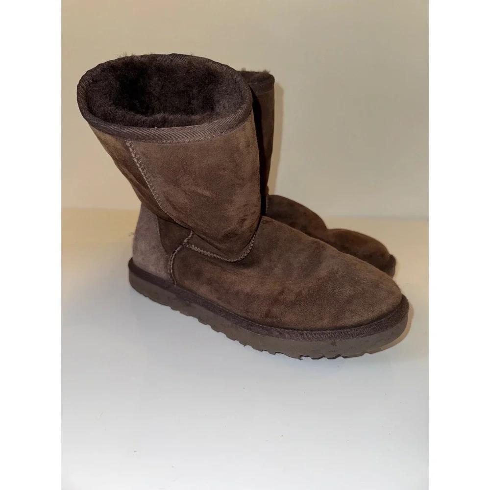 UGG Australia Classic Short Sheepskin Boots Chocolate Brown Womens 9 Suede